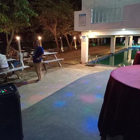 Queen'S Tower Grand Kurunegala Ngoại thất bức ảnh