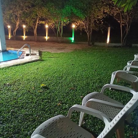 Queen'S Tower Grand Kurunegala Ngoại thất bức ảnh